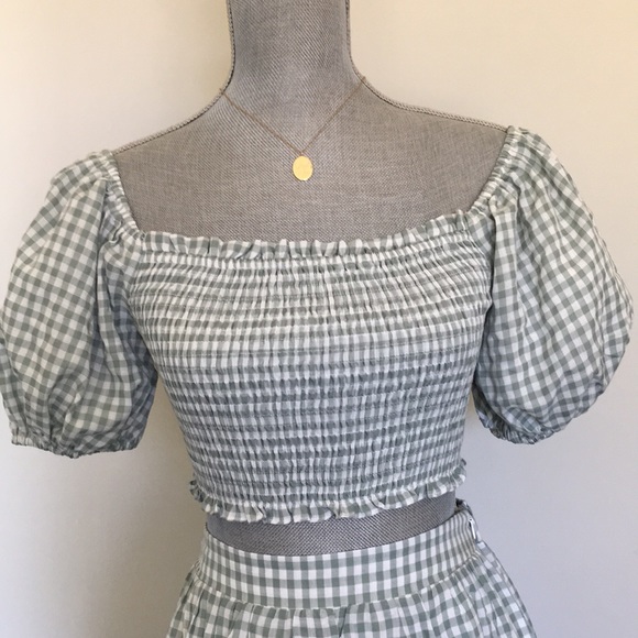 NWOT Mable Sage Gingham Smocked Puff Sleeve Crop Top, size Medium ❤️ - Picture 6 of 14